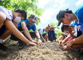 เชฟรอน เปิดพื้นที่เรียน เล่น รู้ ตามรอยพ่อ ให้นักเรียนตาบอด ที่ลพบุรี ฝึกทักษะการเรียนรู้นอกห้องเรียน