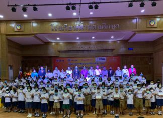 เอ็กซอนโมบิล เอ็กซ์โพลเรชั่น แอนด์ โพรดักชั่น โคราช อิงค์ และกลุ่มพลังงานน้ำพอง มอบทุนเรียนดีนักเรียนขาดแคลน