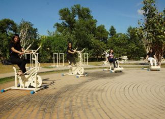 เชฟรอนจับมือพันธมิตรปรับปรุงเครื่องออกกำลังกายกลางแจ้งเพื่อส่งเสริมสุขภาพชาวสงขลา