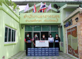 เอสโซ่และเอ็กซอนโมบิลมอบบัตรเติมน้ำมันแก่สำนักงานสาธารณสุขอำเภอศรีราชา ส่งพลังแรงใจเพื่อบุคลากรทางการแพทย์ สู้ภัยโควิด-19