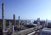 กลุ่มโรงกลั่นโต้ “กรณ์” ทำคนไทยเข้าใจผิดค่าการกลั่นสูง “คุรุจิต” ออกโรงเตือนรัฐให้รอบคอบ หวั่นออกมาตรการขัดตลาดเสรีกระทบความเชื่อมั่น