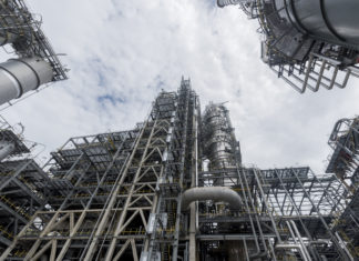 Refineries opt for advanced technologies to address global warming issue