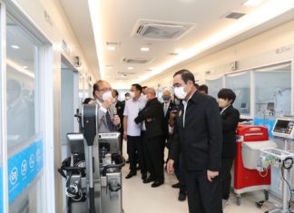 นายกรัฐมนตรี ตรวจเยี่ยมโรงพยาบาลสนาม 120 เตียง ใหญ่ที่สุดในประเทศ ของกลุ่ม ปตท.