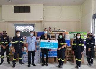 เชฟรอนสนับสนุนภารกิจ ‘นครรวมใจ สู้ภัยโควิด’ มอบชุด PPE พร้อมข้าวสาร-อาหารแห้ง ร่วมรับมือโควิด-19 ใน นครศรีธรรมราช