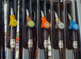 รัฐเลิกอุดหนุน E20 เก็บเงินกลุ่มเบนซินเข้ากองทุนน้ำมันเพิ่มเพื่ออุ้มดีเซล