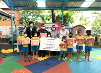 เอสโซ่และบริษัทในเครือเอ็กซอนโมบิลในประเทศไทย สนับสนุนจัดซื้อถุงยังชีพเพื่อช่วยเหลือเด็กอ่อนและครอบครัว ผ่านทางมูลนิธิเด็กอ่อนในสลัม