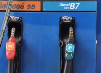 ครม.ไฟเขียว ลดภาษีดีเซล 5 บาทต่อลิตร 2 เดือน ชี้รัฐสูญรายได้ 2 หมื่นล้านบาท