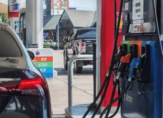 รัฐตรึงราคาดีเซลนาน ทำการใช้พุ่ง ยอด 5 เดือนสูงขึ้น 15.6% มูลค่านำเข้าน้ำมันเพิ่มเป็นกว่า 1 แสนล้านต่อเดือน