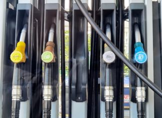 กบน.ตรึงดีเซลราคาเดิมไม่ลดตามกลุ่มเบนซิน เผยภาระกองทุนน้ำมันติดลบทะลุ 1.1 แสนล้าน