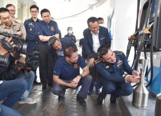 รัฐลงพื้นที่ลุยตรวจปั๊ม สร้างความมั่นใจประชาชน เติมน้ำมันได้น้ำมันเต็มลิตร