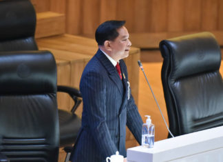 อภิปรายค่าไฟฟ้าเดือด ฝ่ายค้านแจงรัฐบริหารชุ่ย คาดกลางปีนี้ค่าไฟฟ้าแตะ 5 บาทต่อหน่วย ด้าน รมว.พลังงาน โต้ข้อมูลฝ่ายค้านผิด