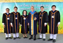 ดร.ฮาราลด์ ลิงค์ ประธาน บี.กริม และซีอีโอ บี.กริม เพาเวอร์ รับปริญญาบริหารธุรกิจดุษฎีบัณฑิตกิตติมศักดิ์ จาก ม.รามคำแหง