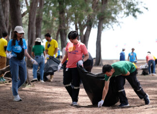 เชฟรอนจัดกิจกรรม “เก็บหยะ แลเล ว่าเฮ ได้ทำบุญ” ชวนพนักงานจิตอาสาร่วมอนุรักษ์ชายหาดทะเลสงขลา