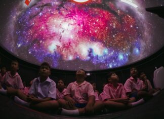 เชฟรอน – หอดูดาวสงขลา ร่วมเปิดโลกดาราศาสตร์แก่เยาวชนที่เกาะพะงัน ผ่านกิจกรรม “พาดาวมาหาน้อง ท้องฟ้าจําลองเคลื่อนที่”