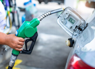 กบน. ปรับลดเงินผู้ใช้ดีเซลส่งเข้ากองทุนน้ำมันฯ ลงอีก 50 สตางค์ต่อลิตร หลังราคาน้ำมันโลกพุ่งขึ้น