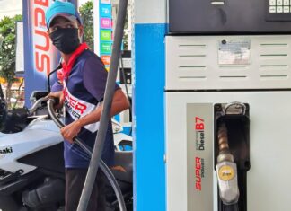 กบน. เรียกเก็บเงินคนใช้เบนซิน-แก๊สโซฮอล์เพิ่ม แต่ยังชดเชยราคาดีเซล ขณะที่ กองทุนน้ำมัน ติดลบหนัก 1.11 แสนล้านบาท