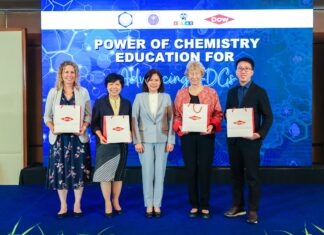 นักวิชาการย้ำบทบาทวิชาเคมี หัวใจการพัฒนานวัตกรรมสู่ความยั่งยืน ชูโครงการ “ห้องเรียนเคมีดาว” สร้างโอกาสเด็กไทยครบ 10 ปี