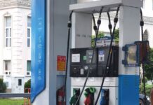 ได้เวลาลดหนี้กองทุนน้ำมัน กบน.ใช้จังหวะราคาน้ำมันตลาดโลกขาลง หันมาเรียกเก็บเงินผู้ใช้ดีเซล 74 สตางค์ต่อลิตร ส่วนกลุ่มเบนซินเก็บเพิ่มอีก 50 สตางค์ต่อลิตร