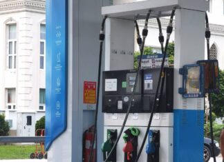 ได้เวลาลดหนี้กองทุนน้ำมัน กบน.ใช้จังหวะราคาน้ำมันตลาดโลกขาลง หันมาเรียกเก็บเงินผู้ใช้ดีเซล 74 สตางค์ต่อลิตร ส่วนกลุ่มเบนซินเก็บเพิ่มอีก 50 สตางค์ต่อลิตร