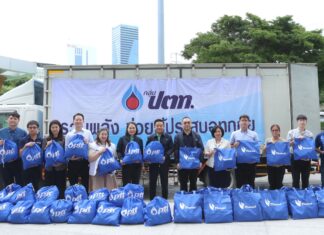 กลุ่ม ปตท. เร่งส่งมอบถุงยังชีพช่วยเหลือผู้ประสบอุทกภัยต่อเนื่อง