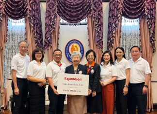 เครือเอ็กซอนโมบิลในประเทศไทย มอบเงิน 375,000 บาท ให้มูลนิธิอาสาเพื่อนพึ่ง (ภาฯ) ยามยาก สภากาชาดไทย ช่วยผู้ประสบภัยน้ำท่วม