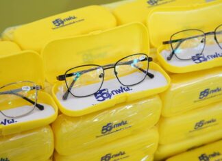 ห่วงใยสายตากลุ่มเปราะบาง พม. – กฟผ. มอบแว่นตาเฉลิมพระเกียรติ 72 พรรษา