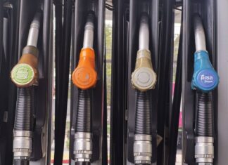 เงินกองทุนน้ำมันฯ ล่าสุด ติดลบลดลงต่อเนื่องเหลือ -70,438 ล้านบาท ผู้ใช้แก๊สโซฮอล์ 95 และ 91 ยังต้องพยุงกองทุนฯ ส่งเงินเข้า 4.60 บาทต่อลิตร