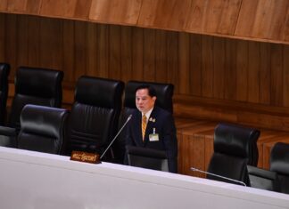 พีระพันธุ์ แจงสภาฯเตรียมเสนอกฎหมายควบคุมกิจการน้ำมัน พร้อมเร่งส่งเสริมใช้โซลาร์เซลล์ทั้งภาคประชาชนและเกษตรกร