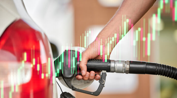 ตลาดน้ำมันได้รับแรงหนุนจากมาตรการคว่ำบาตรบริษัทน้ำมันรัสเซียของชาติตะวันตกและสงครามการค้าส่อเค้าคลี่คลาย