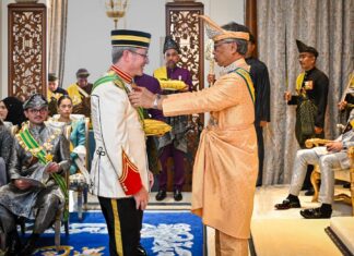 ดร.ฮาราลด์ ลิงค์ ได้รับพระราชทานตำแหน่ง “ดาโตะ ศรี” จากสุลต่าน รัฐปะหัง