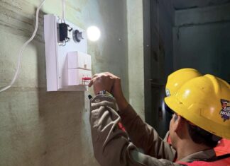 PEA ช่วยติดตั้งชุด Power Kit บ้านที่ได้รับผลกระทบ อุทกภัย ที่หาดใหญ่