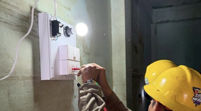 PEA ช่วยติดตั้งชุด Power Kit บ้านที่ได้รับผลกระทบ อุทกภัย ที่หาดใหญ่